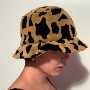 ANIMAL PRINT BUCKET HAT